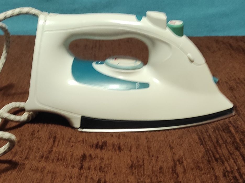 Утюг Vitek VT-1208 B.
