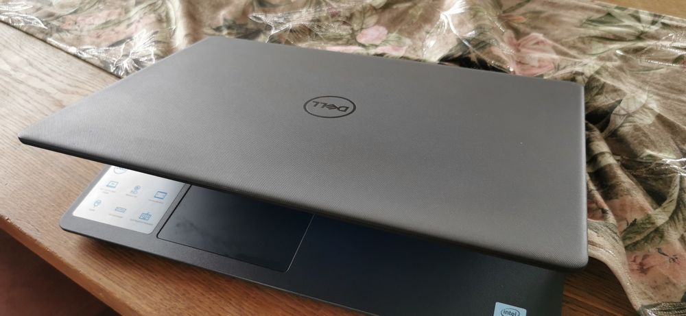 Dell Vostro 15 3000 i3 256GB SSD, stan idealny, jak nowy, 216godzin pracy