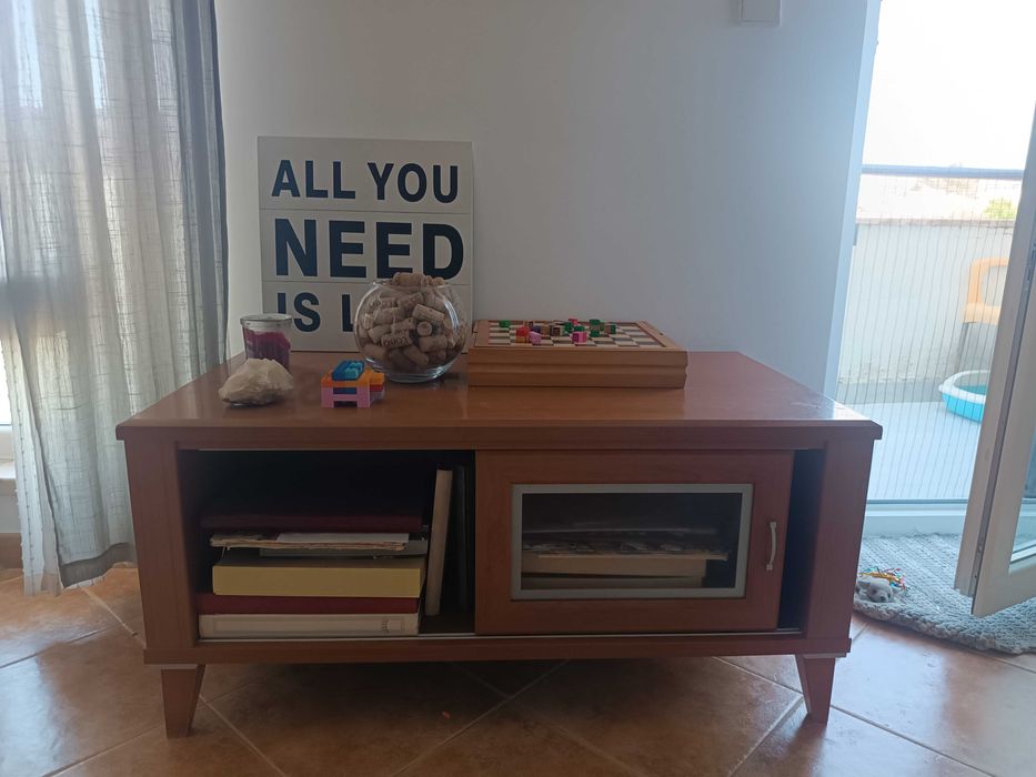 Mesa e Móveis de sala