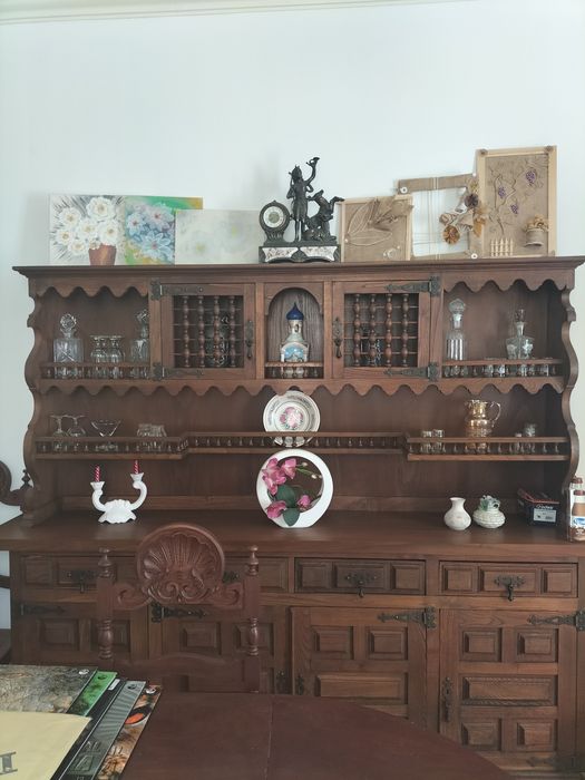 Conjunto Sala de Jantar - 1 aparador, 1 mesa e 8 cadeiras