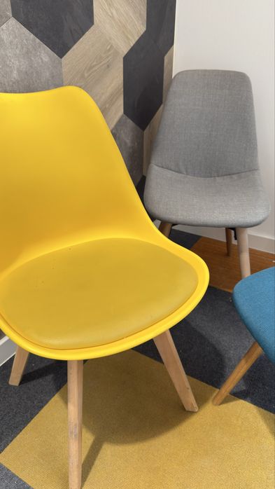 Krzesla kolory mix cena za 4szt