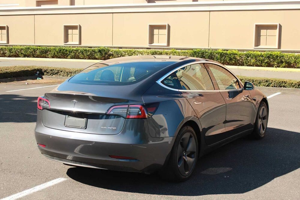 Tesla Model 3 Long Range      2019
