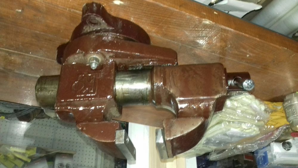 Тіски, тиски, лещата