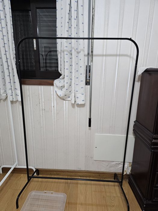 3 Suportes de cabides 1 branco 2 pretos