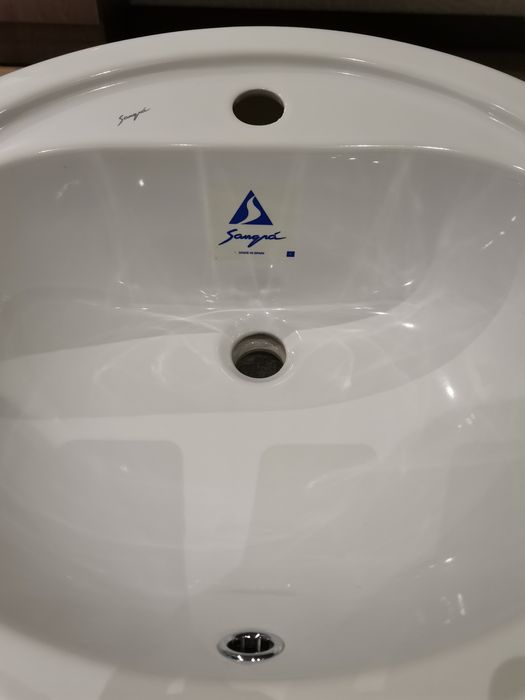 Умывальник врезной Испания