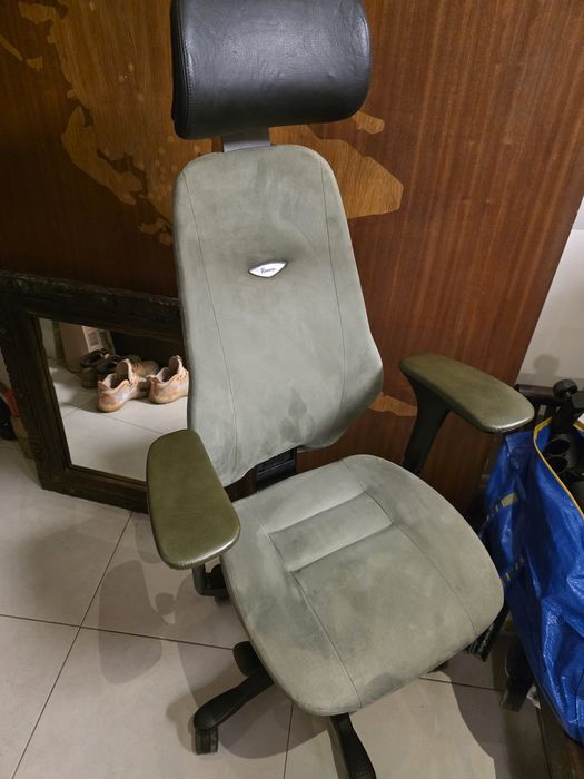 Zielony fotel Kinnarps Plus, odnowione podłokietniki 4D