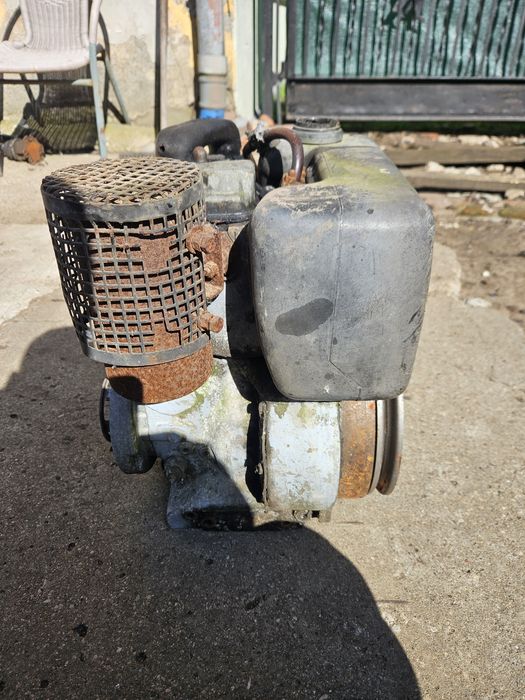 Silnik Hatz E673 diesel stan nieznany obraca sie