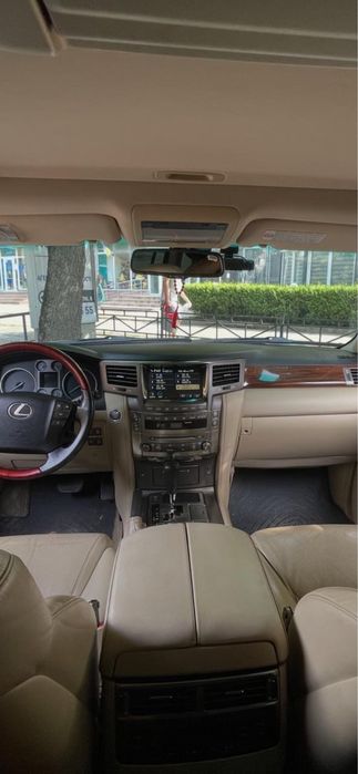 Штатна магнітола LX570