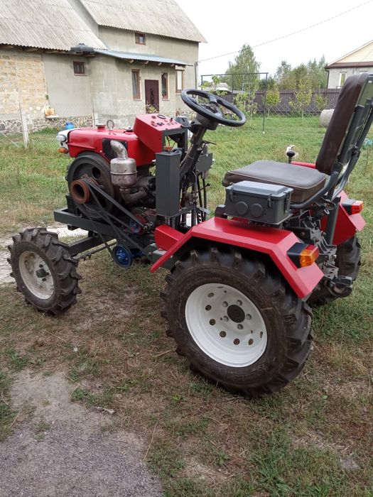 Трактор з мотоблока з плаваючою коробкою.