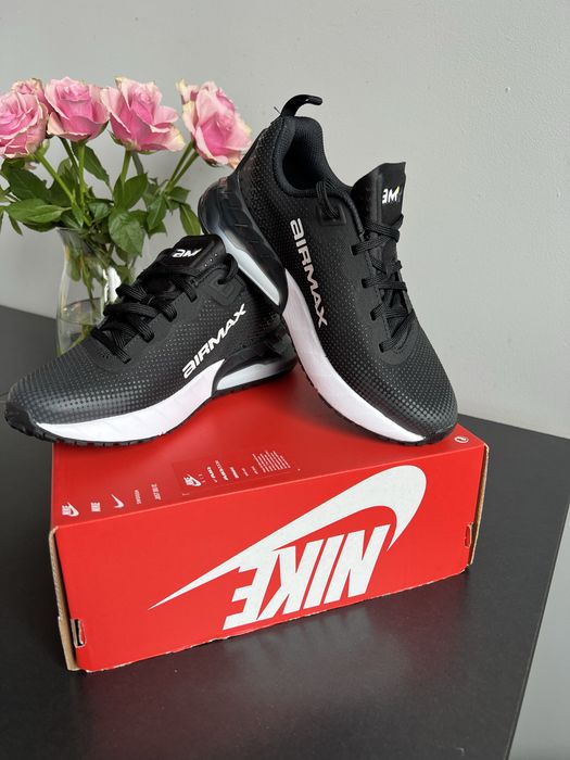 Продам кросівки Nike Air Max Phoenix
