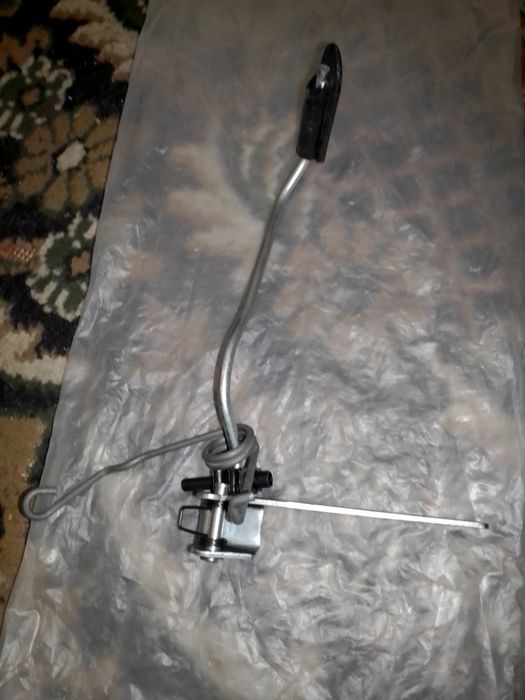 Продам частину замка на капот