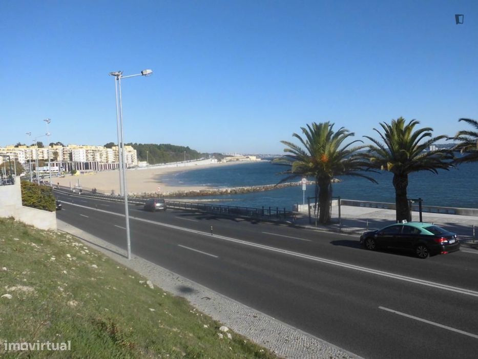 Quarto - localizado em Oeiras Lisbon