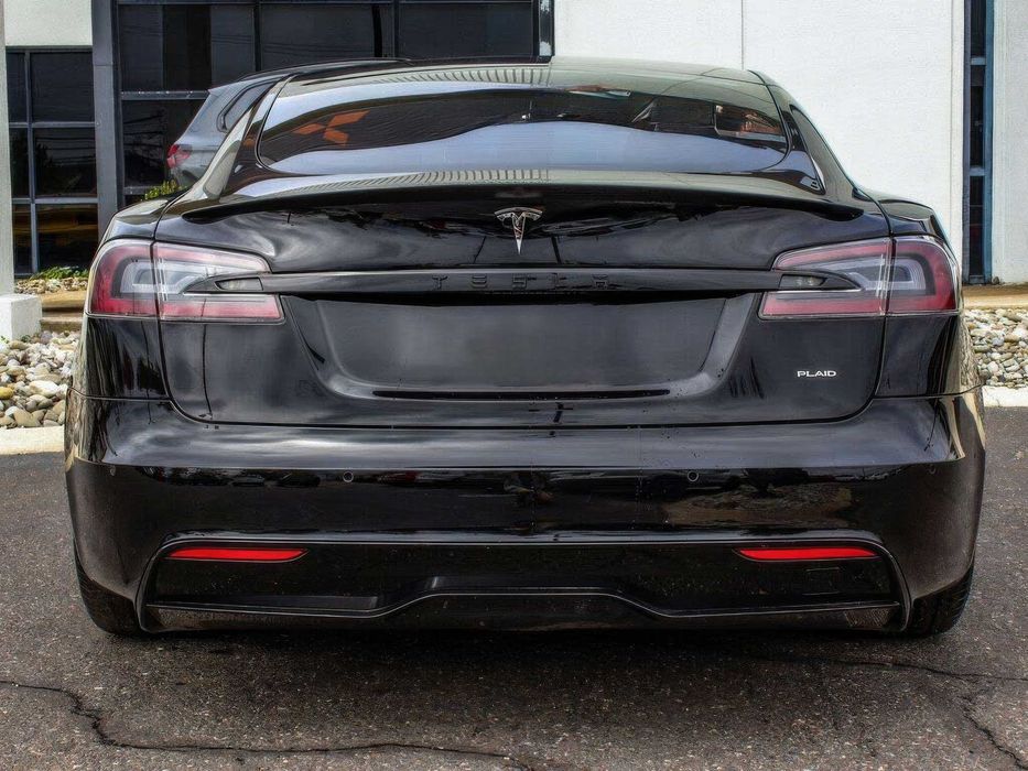 Tesla Model S      2022