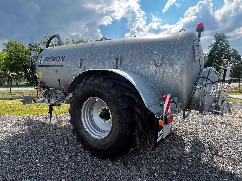 Wóz asenizacyjny PICHON TCI 11350 R  11.800 litrów