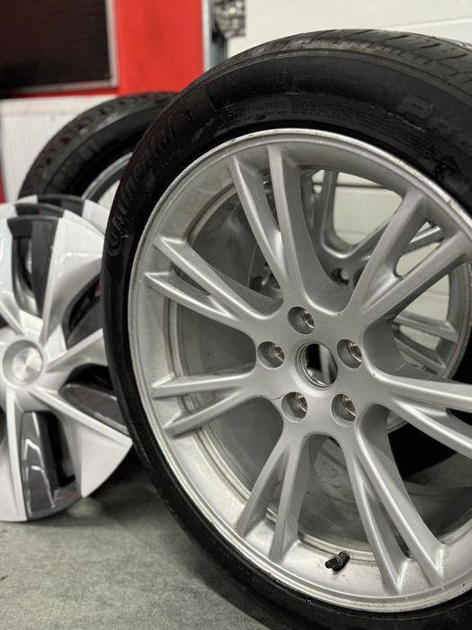 Tesla Model Y диски r19 ориг з ковпаками тесла модел у