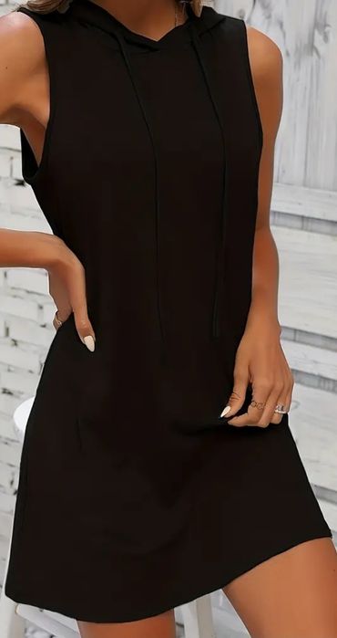 Sukienka z kapturem r.S