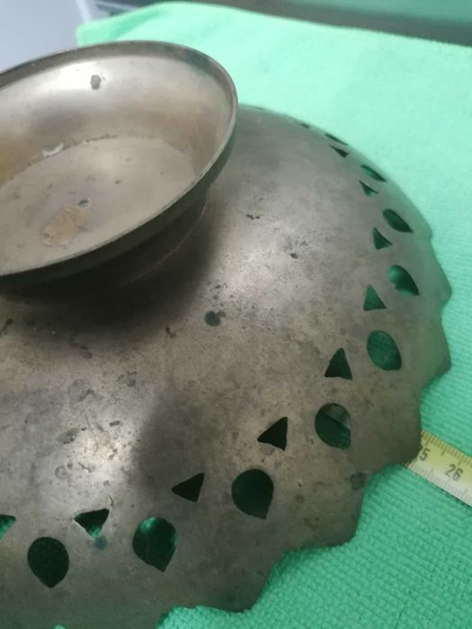 Taça de latão antigo.