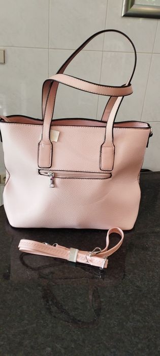 Bolsa. Nova com duas opções de uso