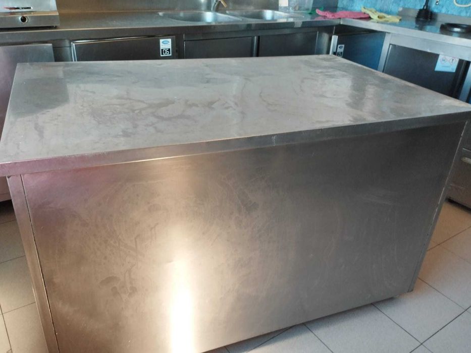 Mesa/ Bancada/ Ilha de cozinha com rodas