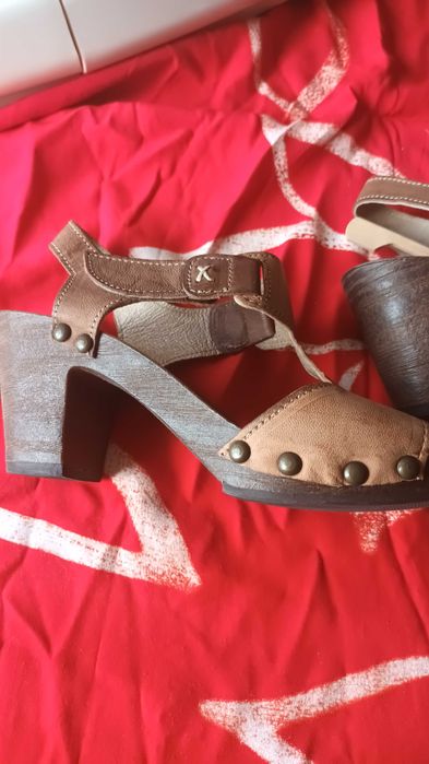 Sandálias senhora em couro, novas