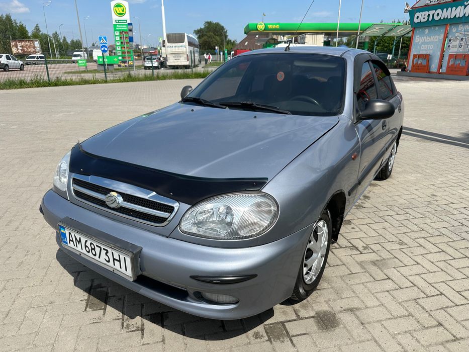Sens 2011 року автомобіль