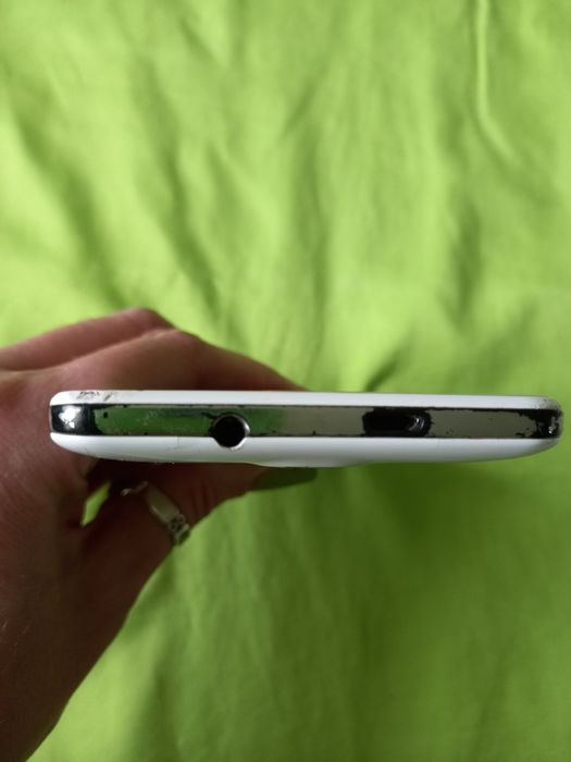 Мобильный телефон S-TELL смартфон