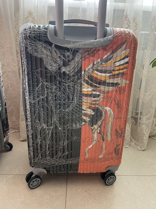 Продам валізу силікон