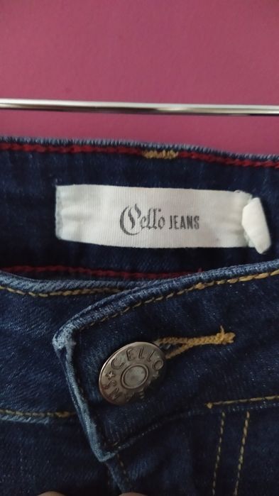 Rozstrzępione jeans