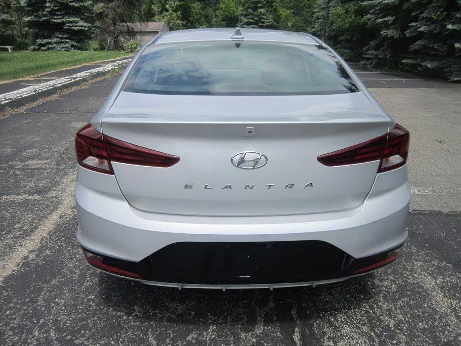 Hyundai Elantra Limited      2019