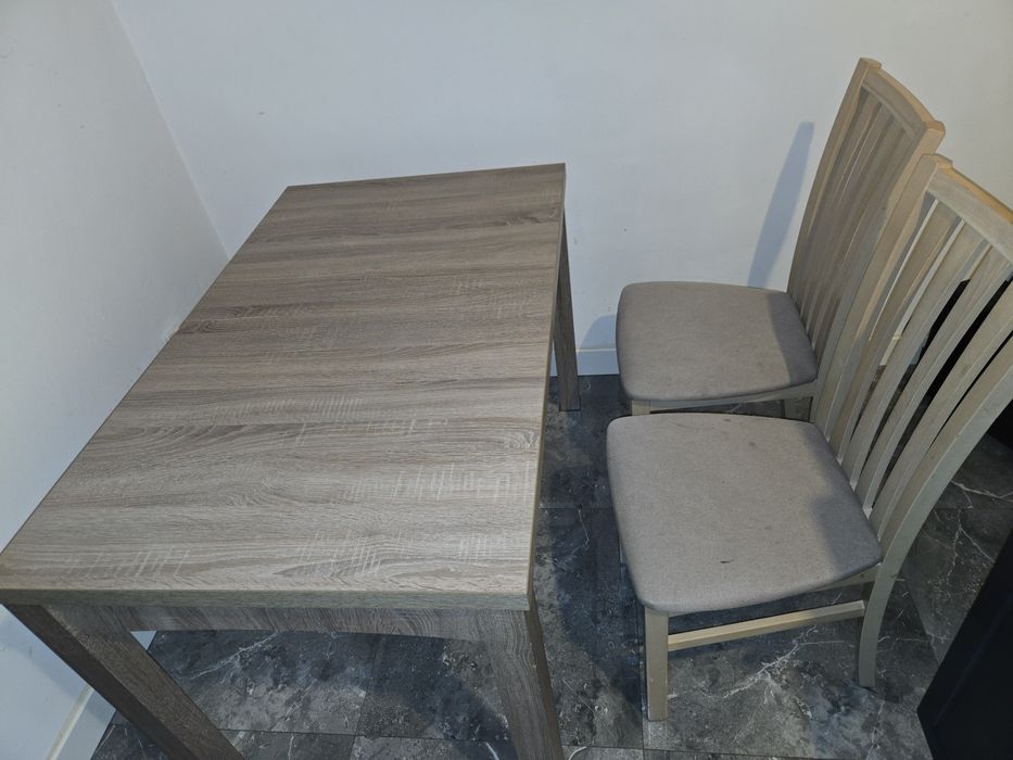 Sprzedam stół i 4 krzesła