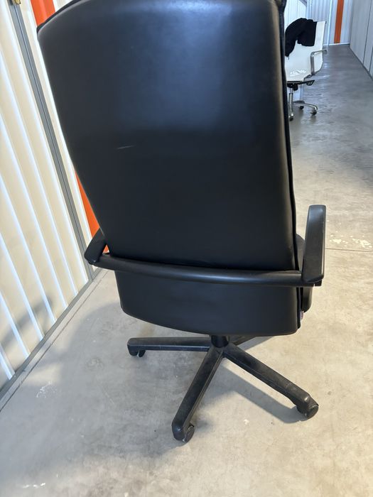 Cadeira escritorio em pele