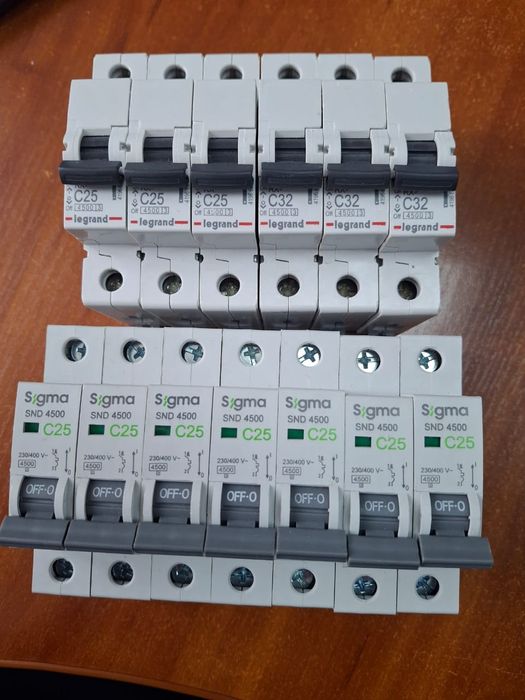 Автоматичний вимикач