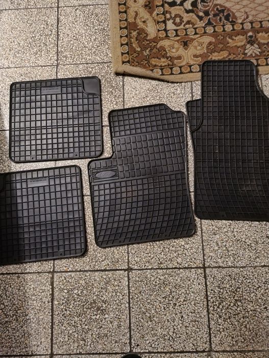 Sprzedam dywaniki samochodowe gumowe do fiata Pandy