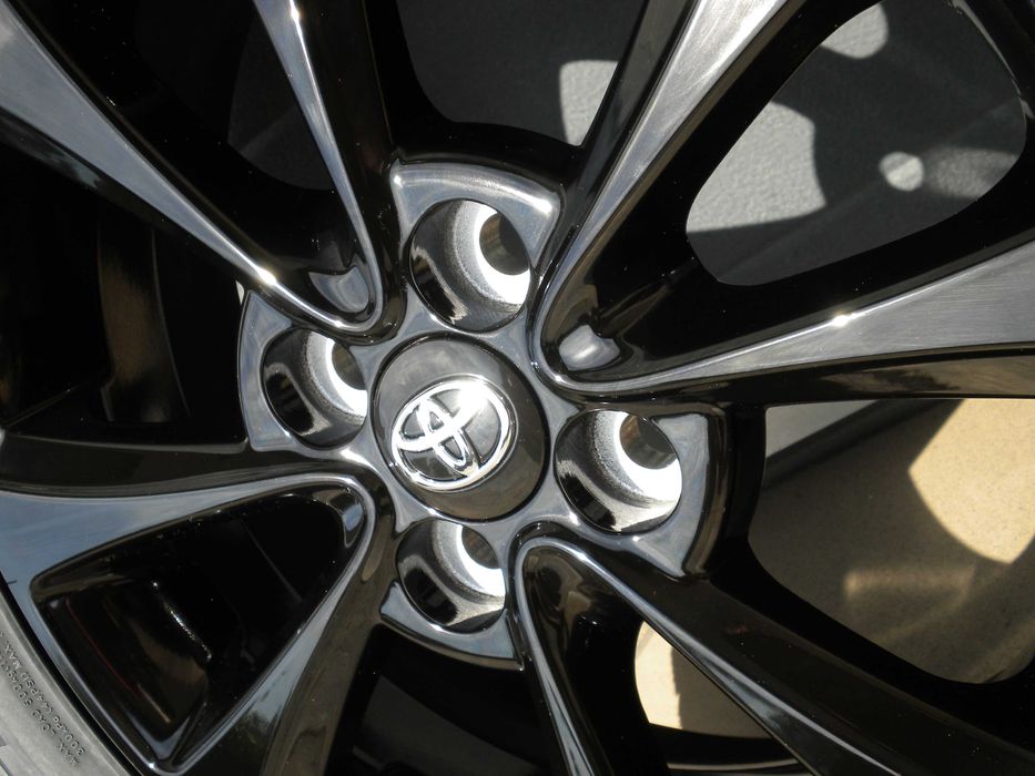 Nowe koła aluminiowe wielosezonowe 15 4x100 Toyota Yaris TPMS