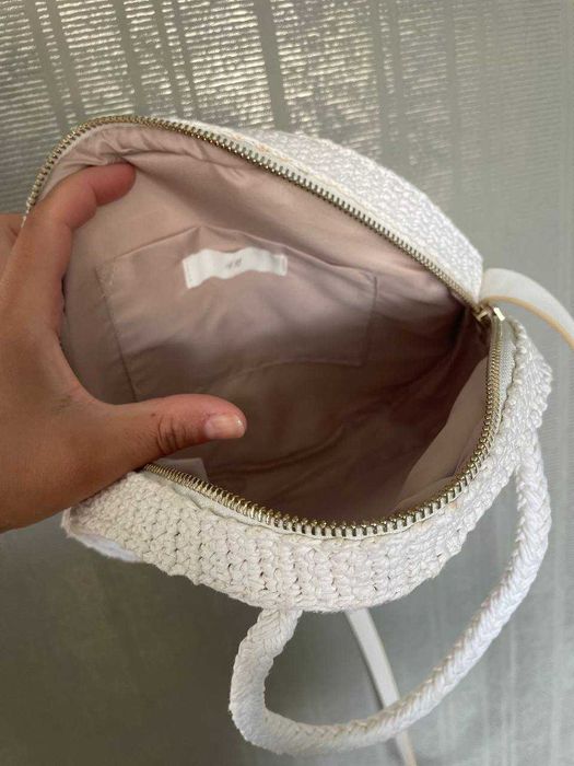 Плетена біла бежева сумка H&M