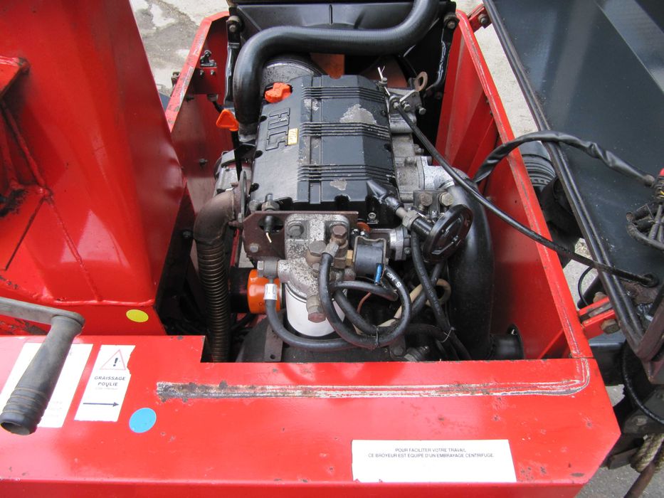 Rębak Kruszarka Rozdrabniacz BUGNOT 3 cyl. Diesel Zarejestrowany