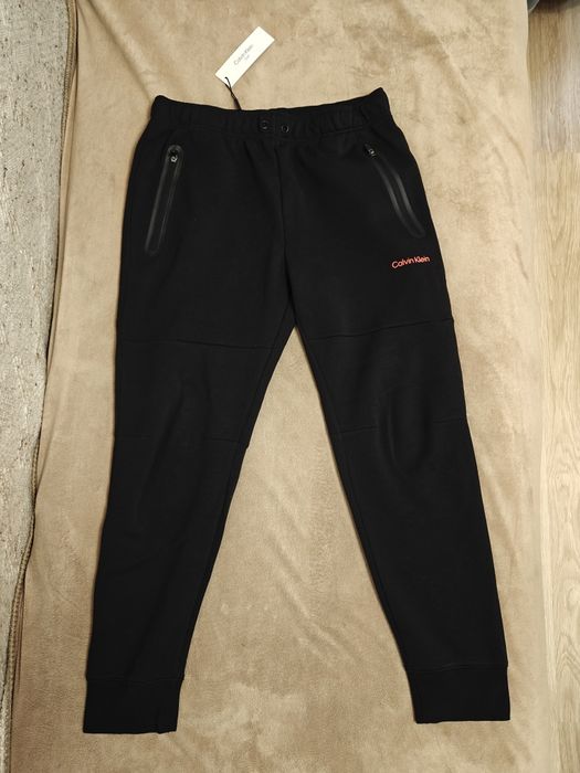 Оригінальний теплий костюм Calvin Klein (розмір L)