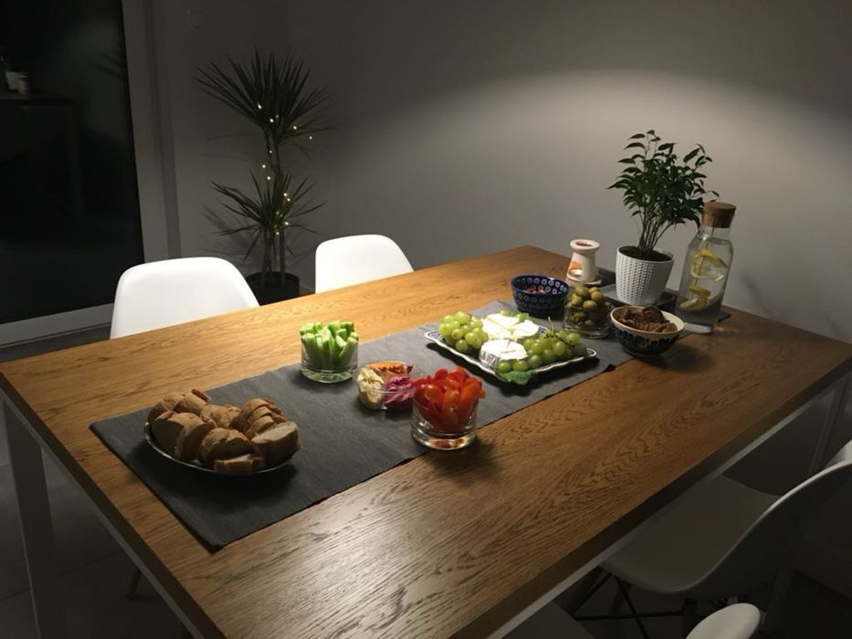 Stół do jadalni fornirowany