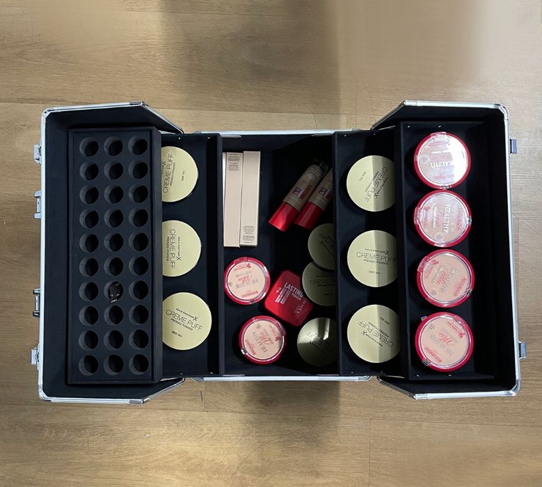 Duży kuferek kosmetyczny XL 3D z odpinanym spodem i zamkiem na klucz