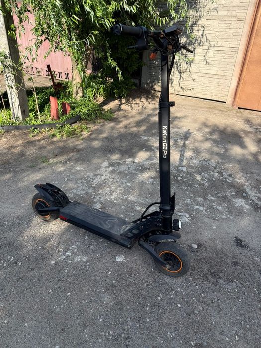 Kugoo Kirin  g2 Pro  пробег 1412 км аккумулятор в хорошем состоянии держит хорошо.