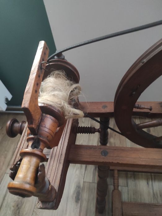 Kołowrotek do przędzenia wełny