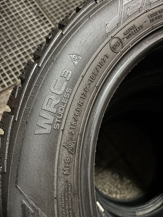 Komplet nowym opon zimowych 215/60/17C Nokian