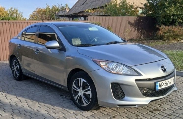Автомобіль Mazda 3