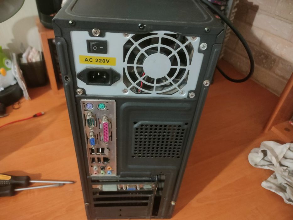 Пк.  Монитор наушники телефон клавиатура  и др.