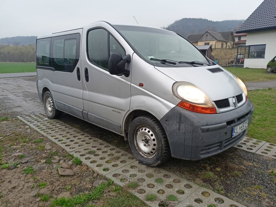 Renault Trafic 8 osobowy 1.9dci Vivaro primastar