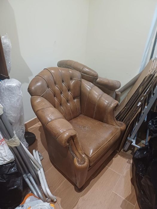 Poltronas antigas em pele