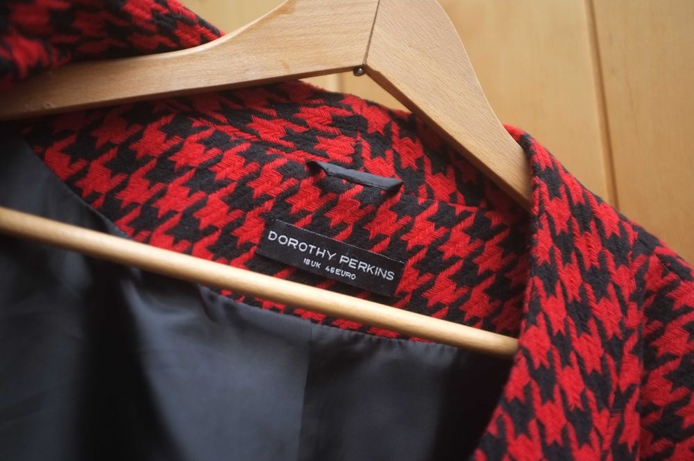 elegancki wełniany zimowy żakiet w czarno-czerwoną pepitkę retro wełna