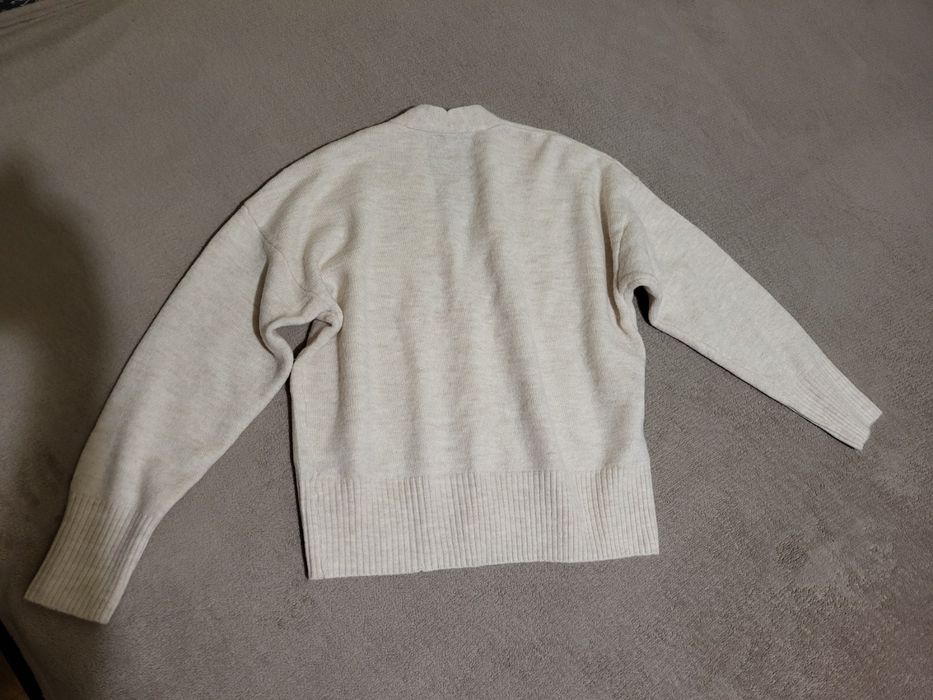 Стильний базовий кардиган молочного кольору