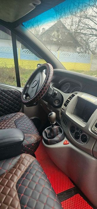 OPEL VIVARO 2.5 2009 року