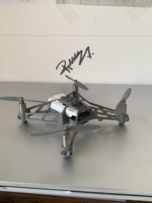 Drone parrot mambo fly